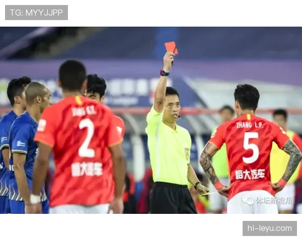 拉人犯规则定与裁判判罚标准解析及常见误区