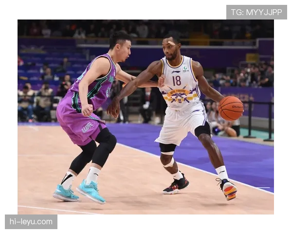 篮球规则解析：篮下干扰球的判定标准详解